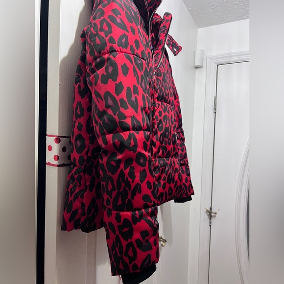 NEW LOOK leopard jacket in red print. - Picture 2 of 4